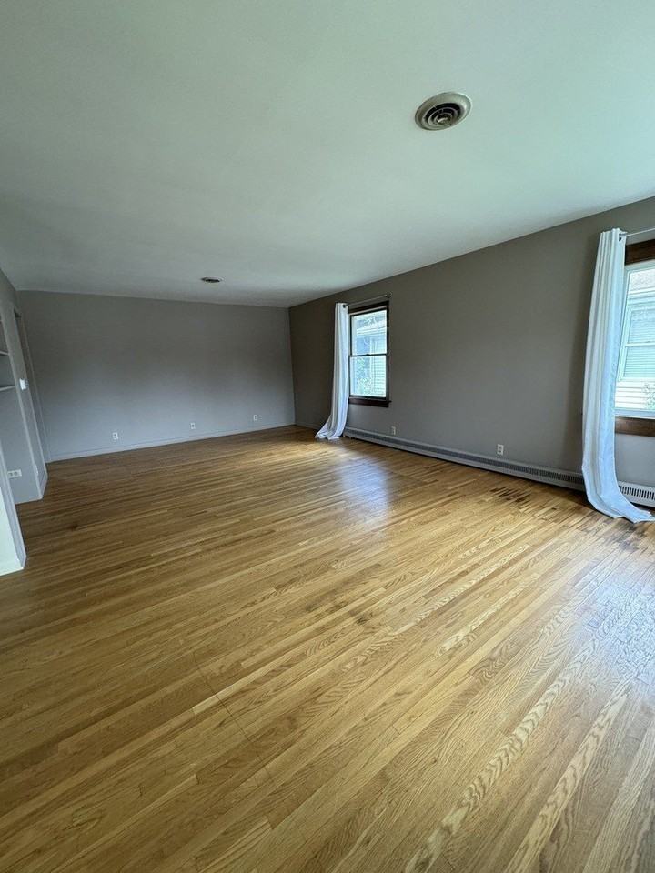 1807 Oakland Ave - Photo 2 of 32