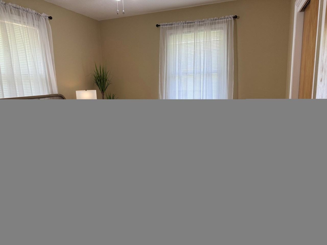 1807 Oakland Ave - Photo 5 of 32