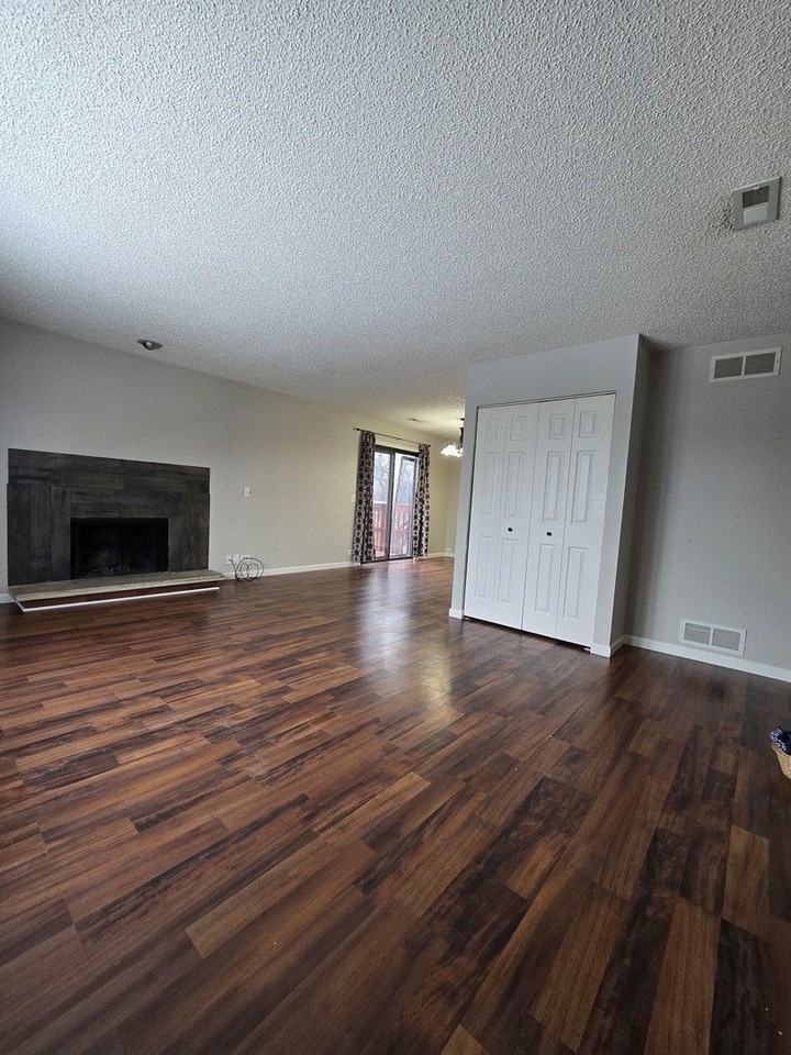 1005 Manchester Ct Unit 1005 #1005 - Photo 2 of 12