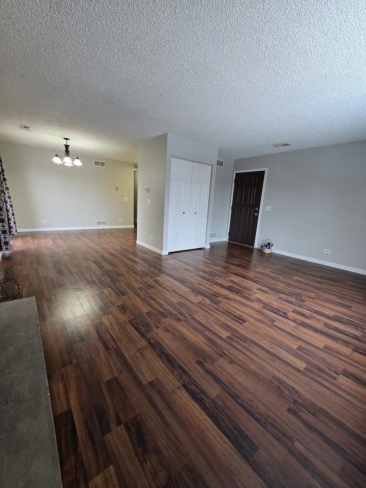 1005 Manchester Ct Unit 1005 #1005 - Photo 3 of 12