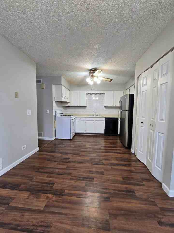 1005 Manchester Ct Unit 1005 #1005 - Photo 4 of 12