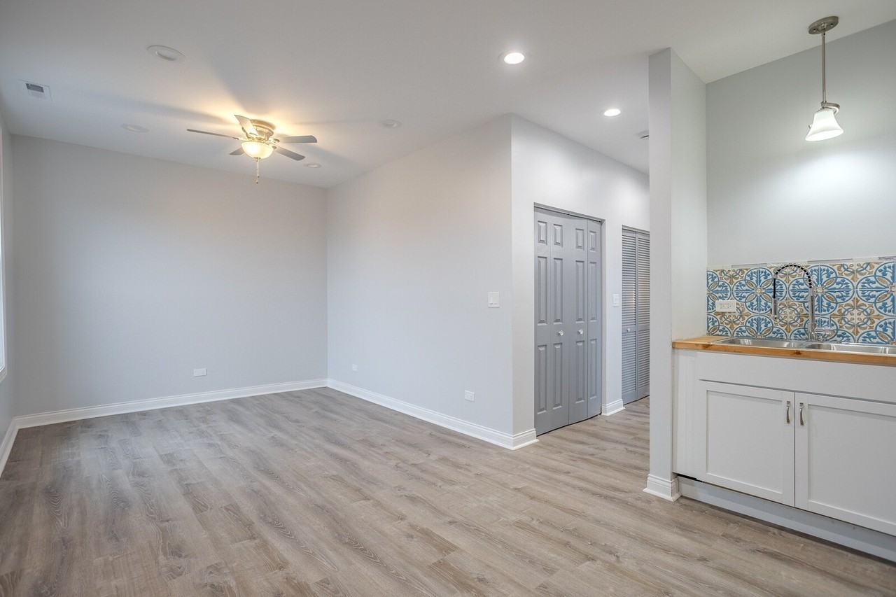 1013 W 18th Pl Unit 2r #2R - Photo 5 of 12