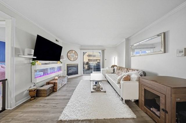 1942 Tall Oaks Dr Apt 1a #1A - Photo 2 of 13