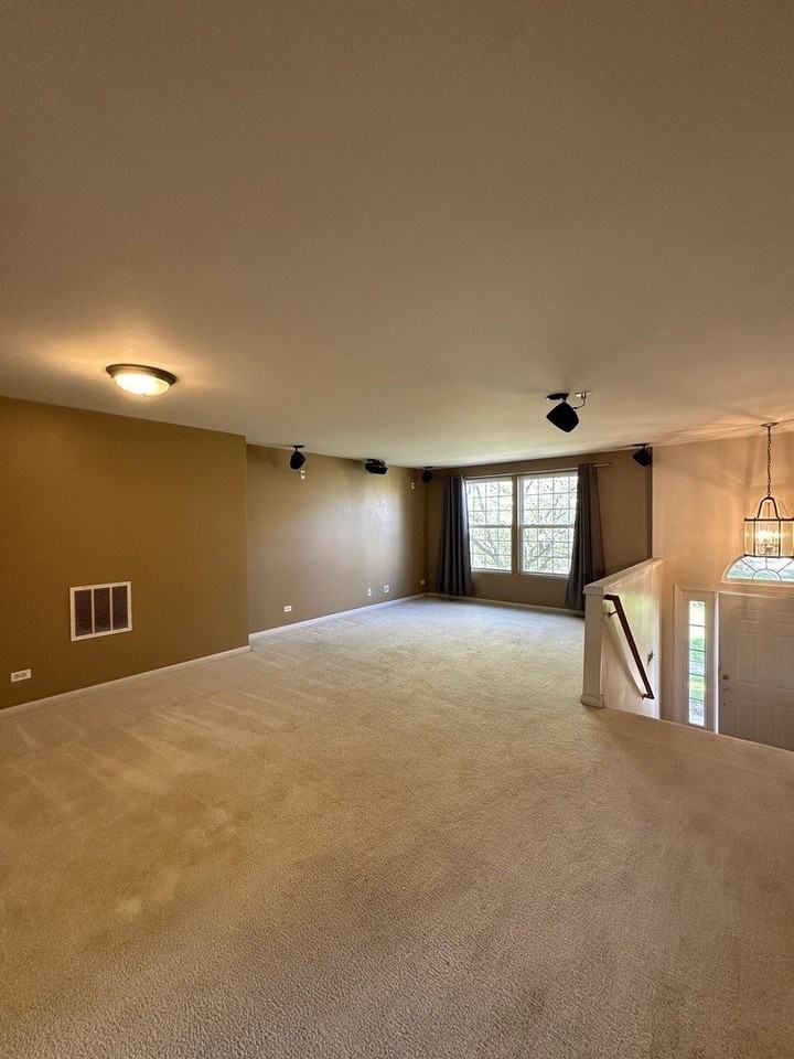 2462 Emily Ln - Photo 3 of 19