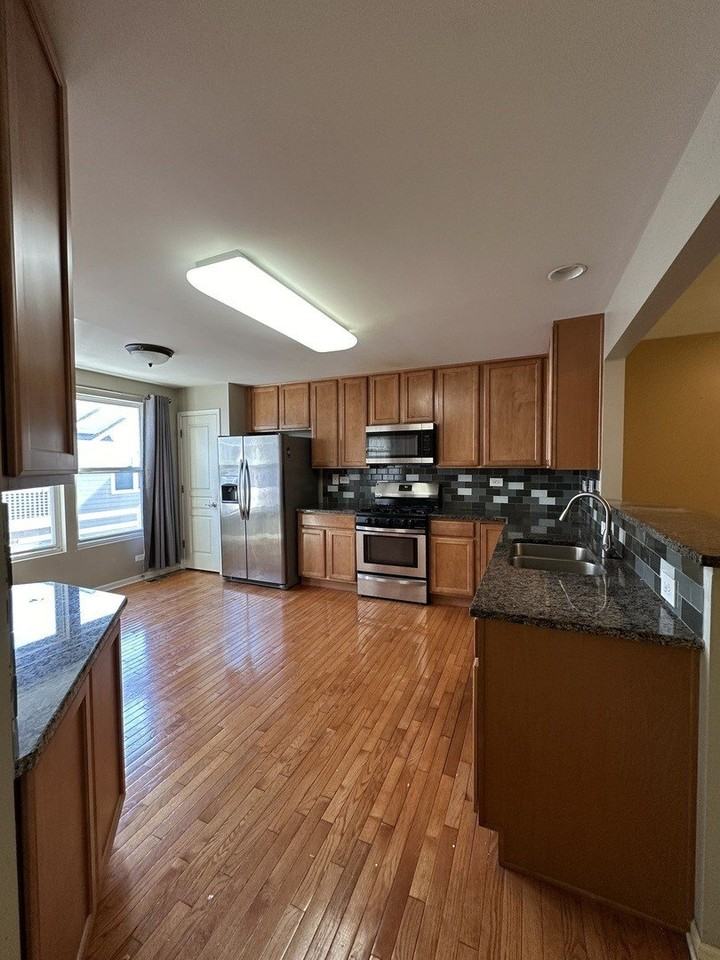 2462 Emily Ln - Photo 7 of 19