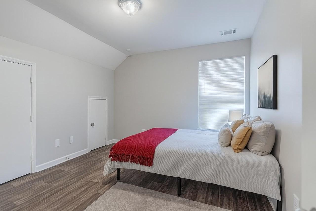 Joseph E Boone Blvd Nw - Photo 6 of 8