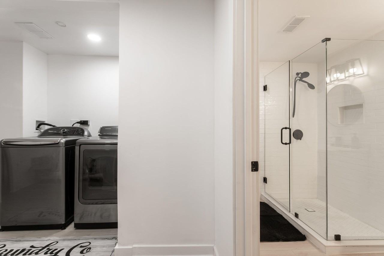 Cloverdale Dr Se - Photo 2 of 13