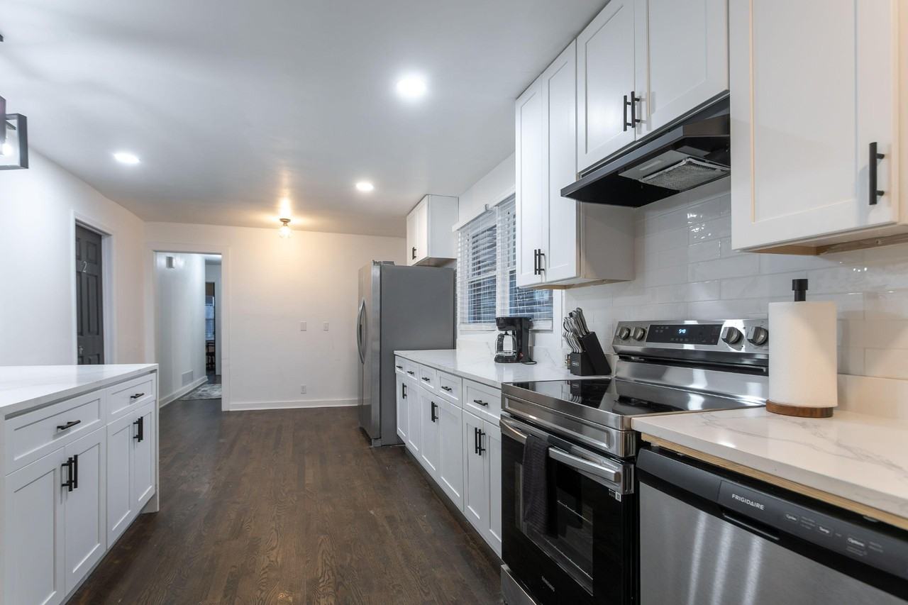 Cloverdale Dr Se - Photo 3 of 13