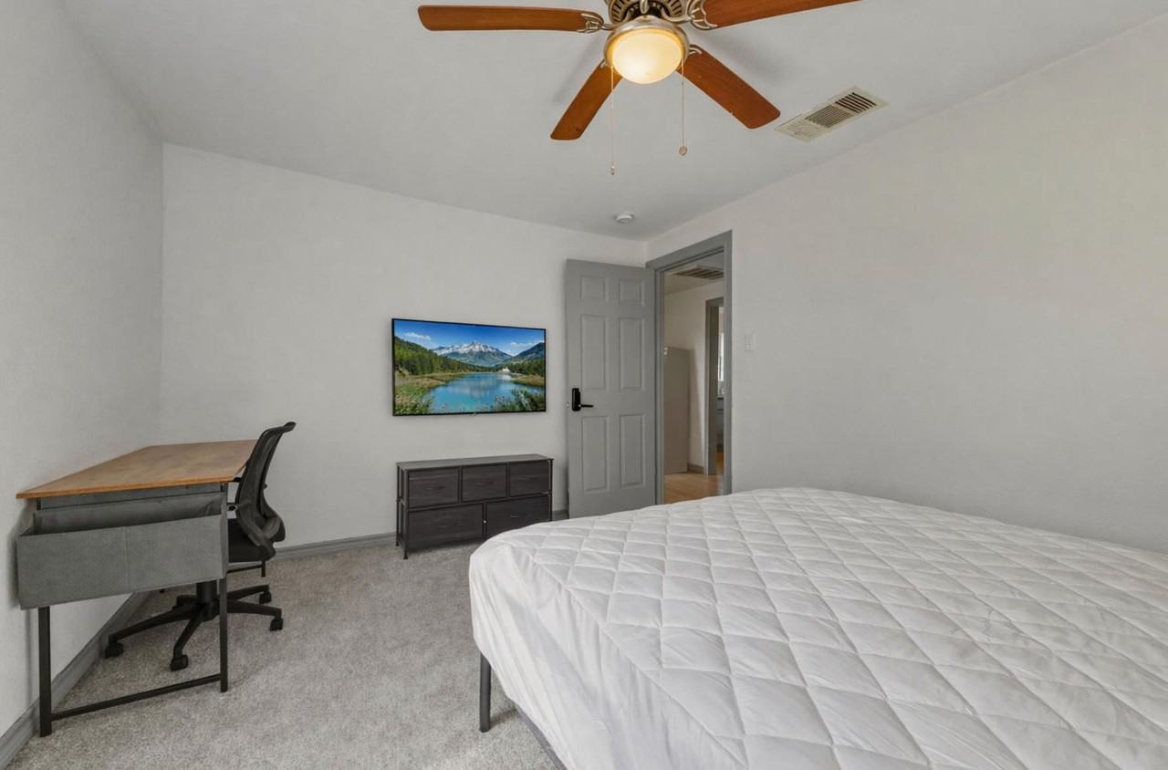 E 36th St - Photo 5 of 9