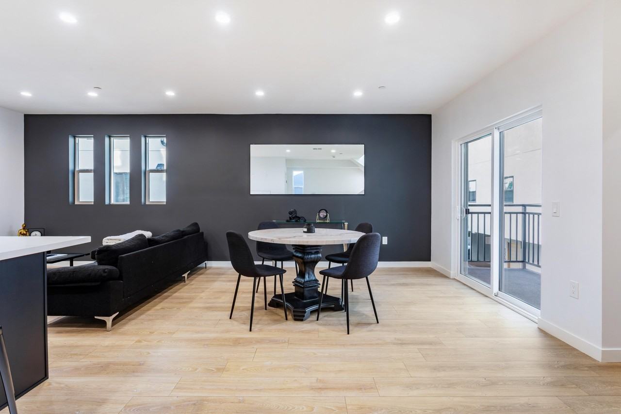 N June St - Photo 4 of 32