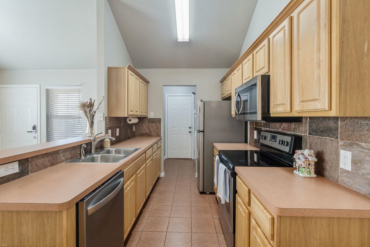 Rose St - Photo 3 of 9