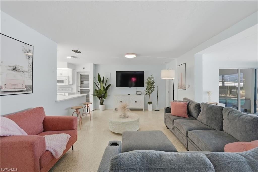 4044 Country Club Blvd - Photo 4 of 42