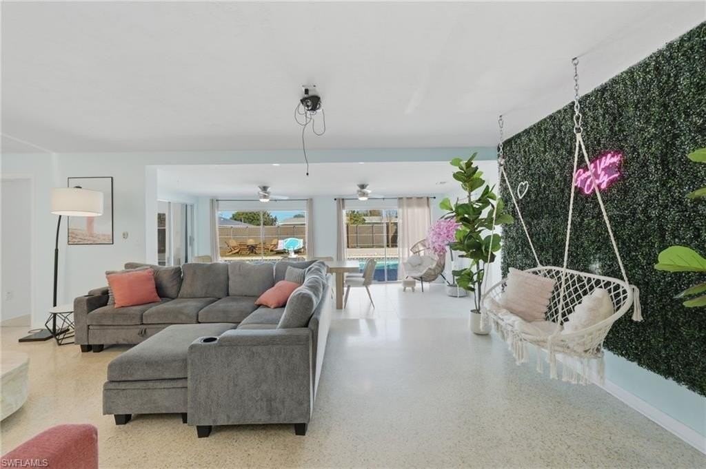 4044 Country Club Blvd - Photo 5 of 42