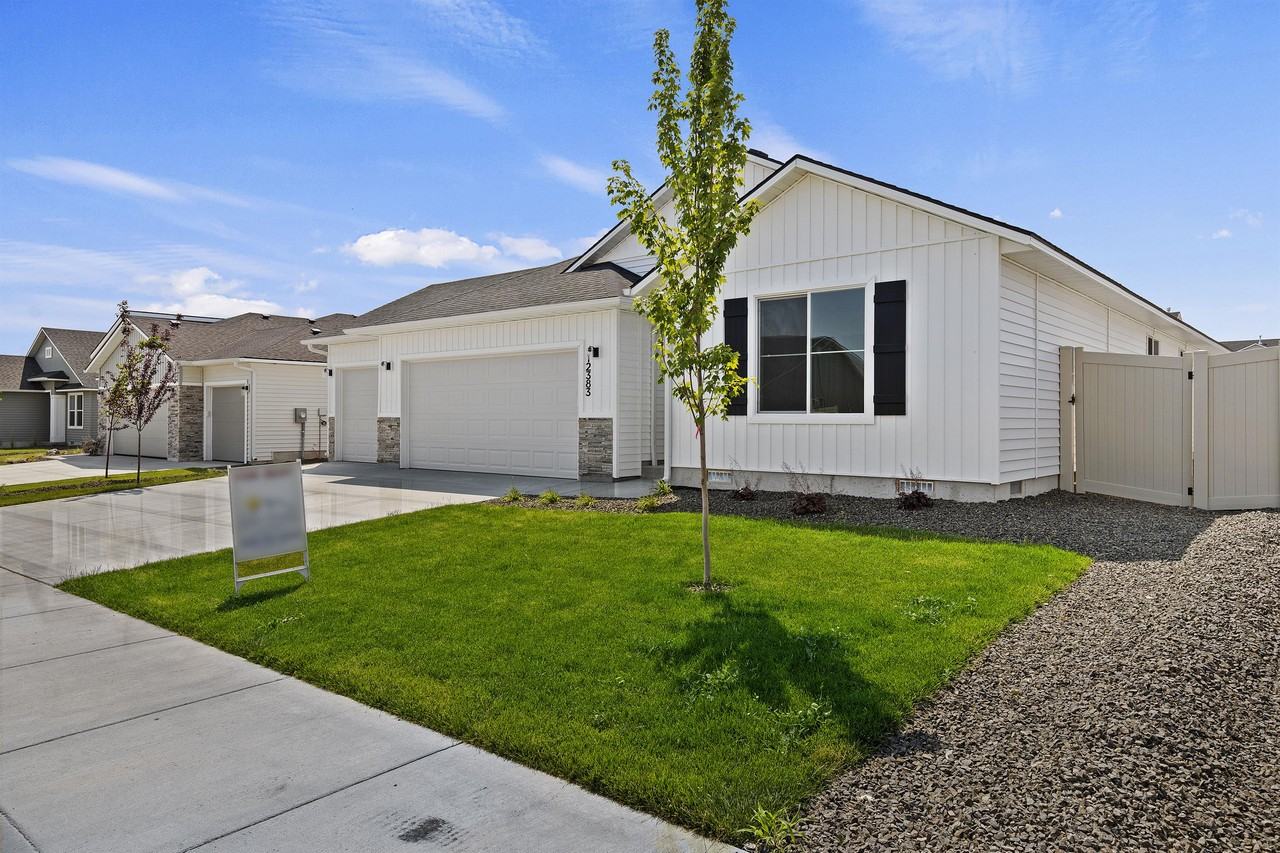 12383 Genevieve St #1 - Photo 3 of 24