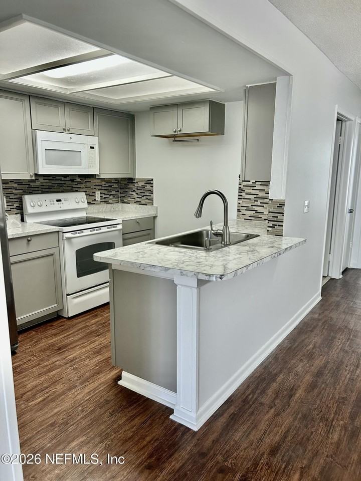 8357 Century Point Dr N - Photo 4 of 12