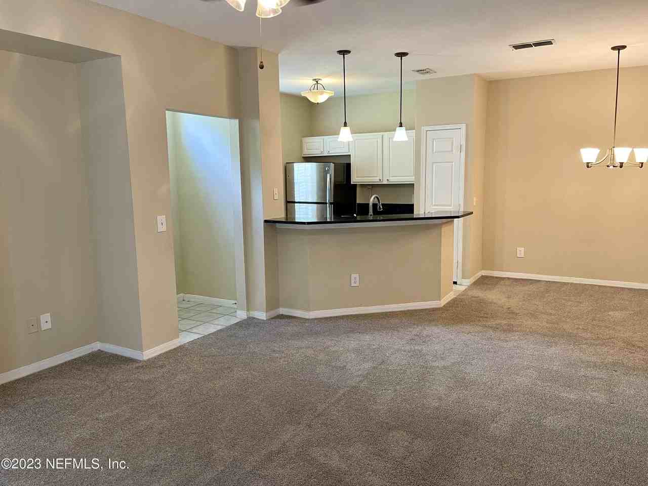 13703 Richmond Park Dr N Apt 2504 #2504 - Photo 6 of 12