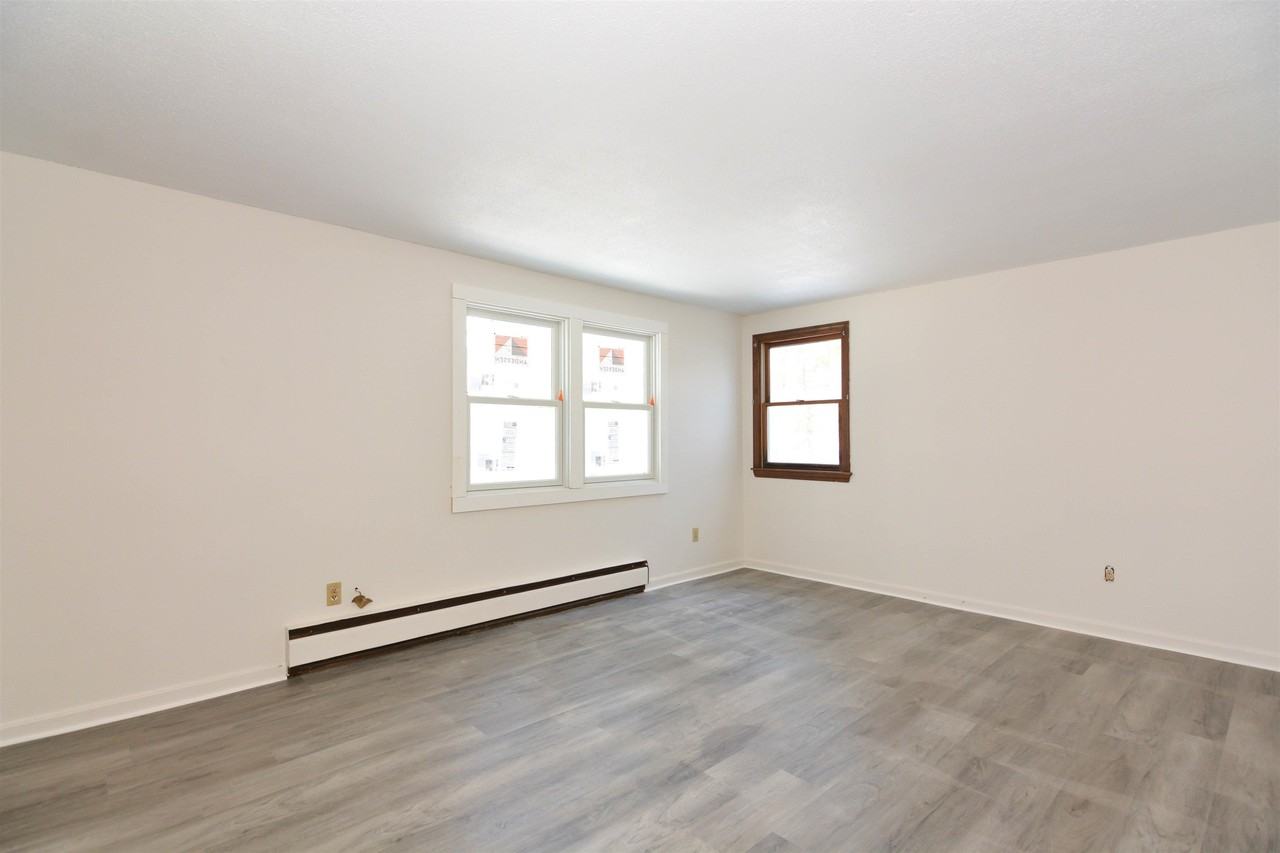 3 Holly Ln - Photo 2 of 18