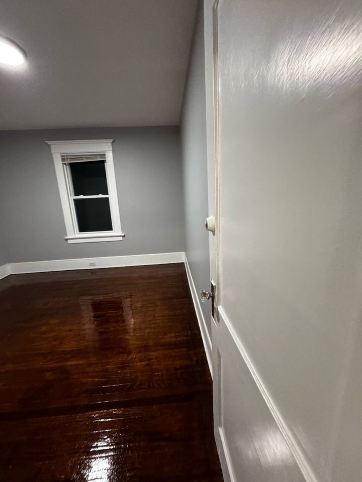 60 Collins St #1 - Photo 3 of 8