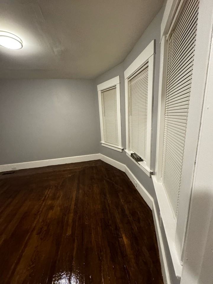 60 Collins St #1 - Photo 4 of 8