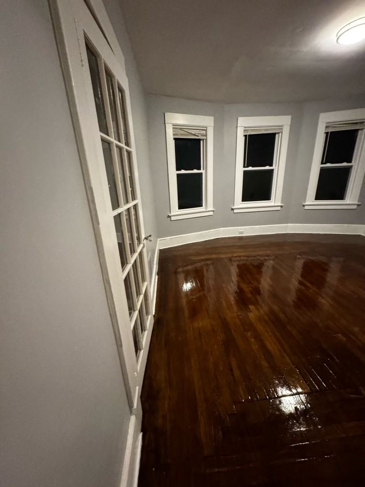 60 Collins St #1 - Photo 5 of 8