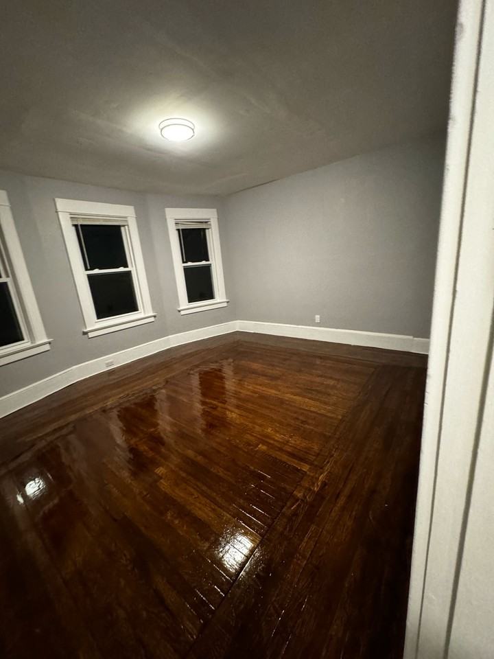 60 Collins St #1 - Photo 7 of 8