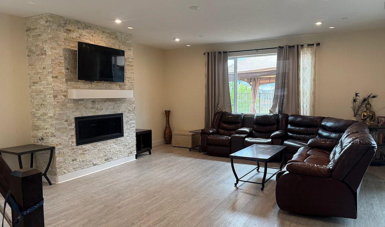 3555 Crawford Dr #1 - Photo 4 of 43