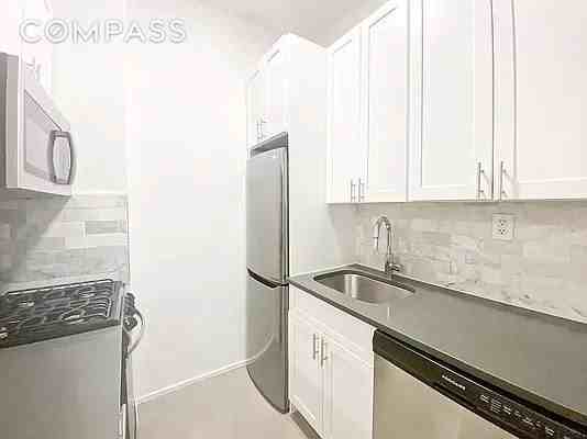 1736 2nd Ave #3D - Photo 5 of 8