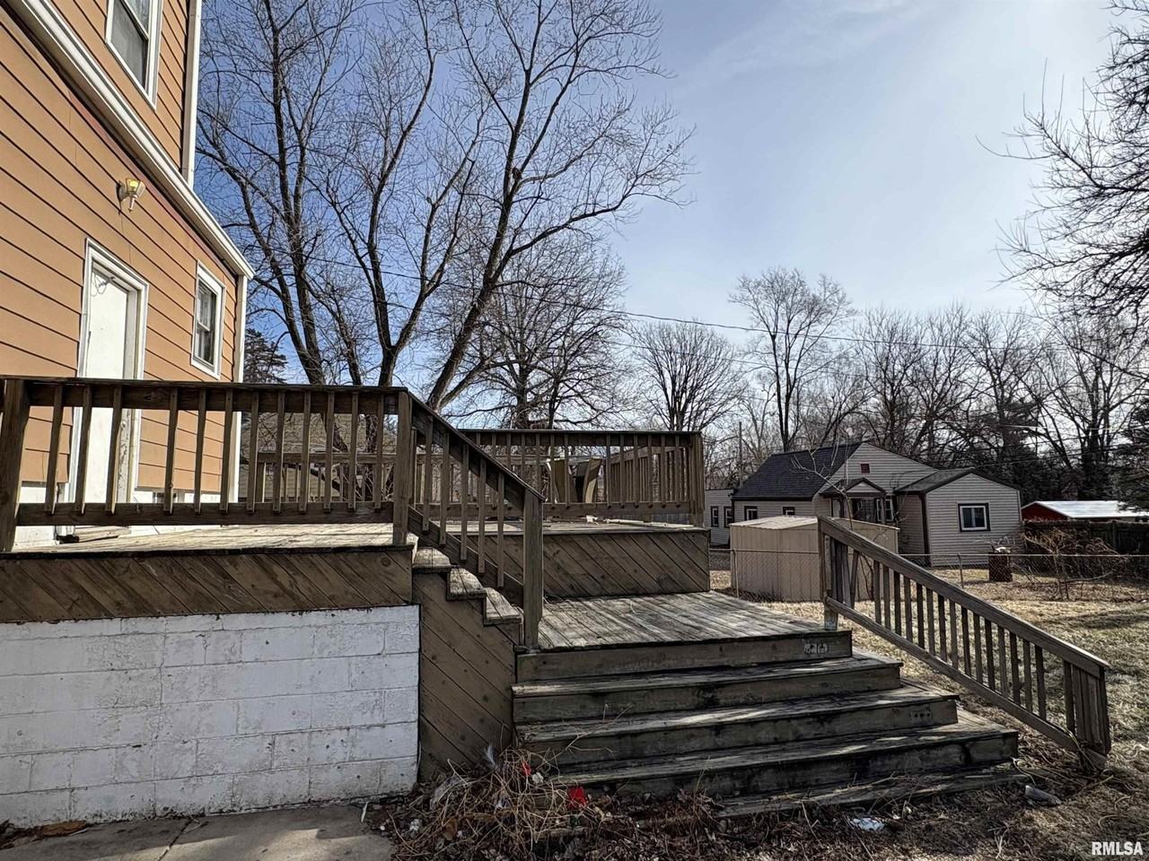 2214 W Tripp Ave - Photo 2 of 18