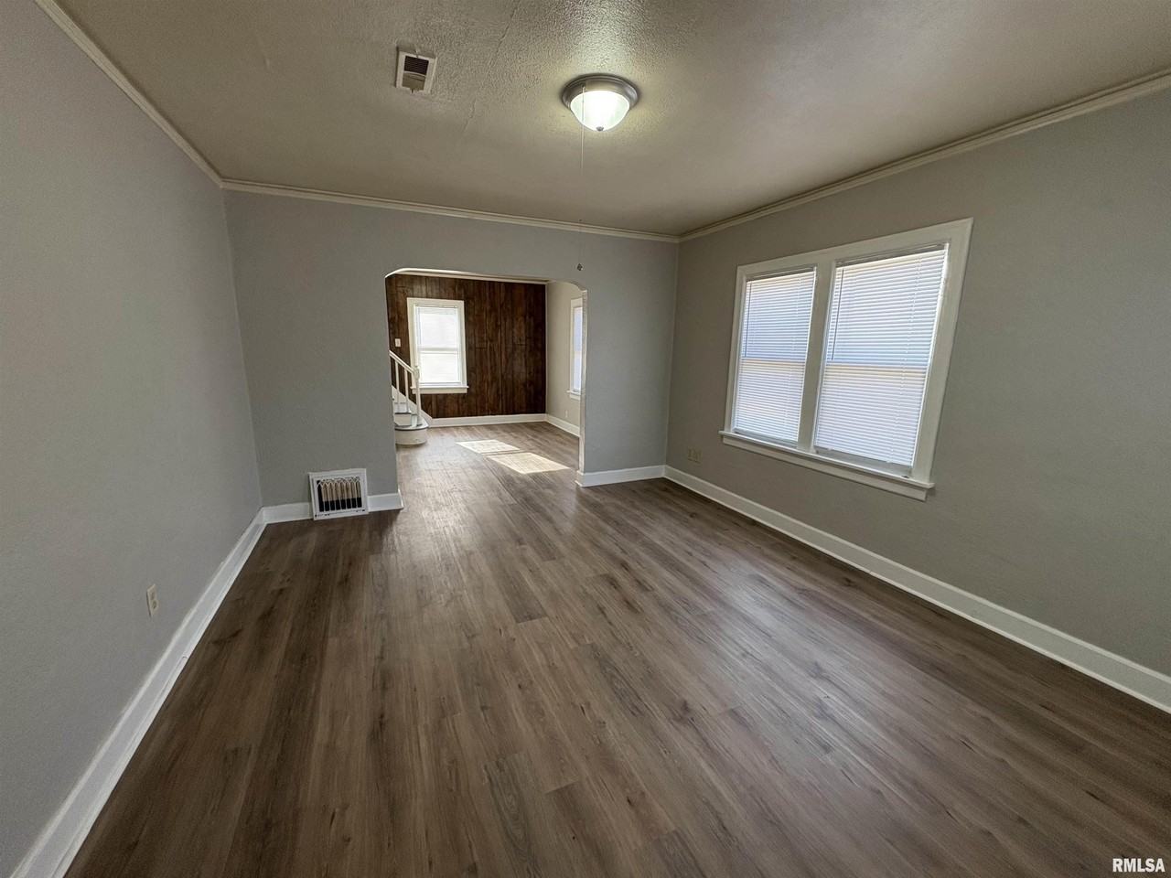 2214 W Tripp Ave - Photo 5 of 18