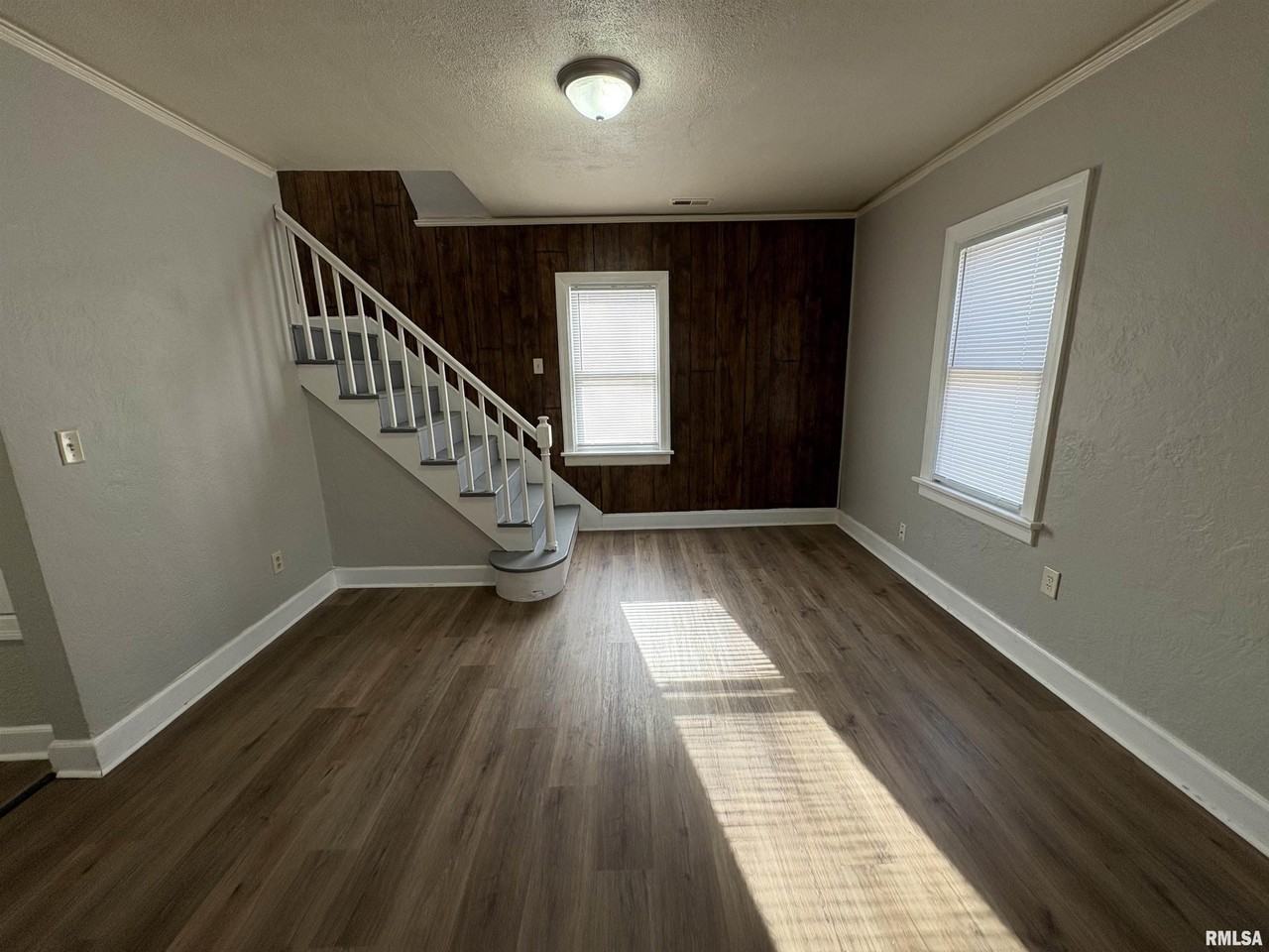 2214 W Tripp Ave - Photo 6 of 18