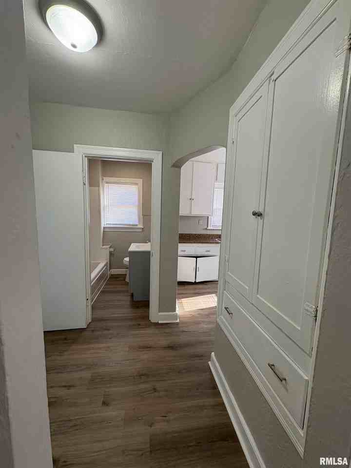 2214 W Tripp Ave - Photo 7 of 18