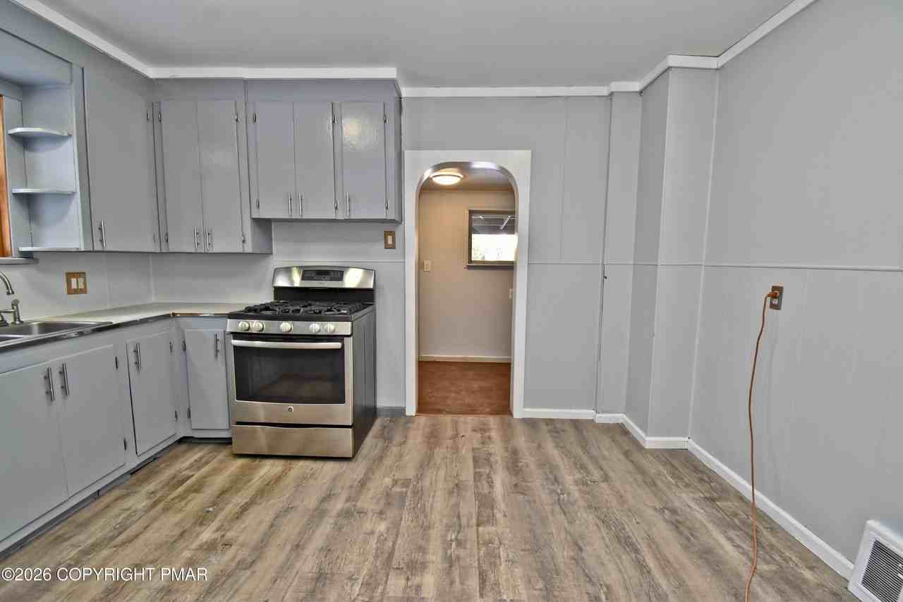 198 Grove St - Photo 5 of 26