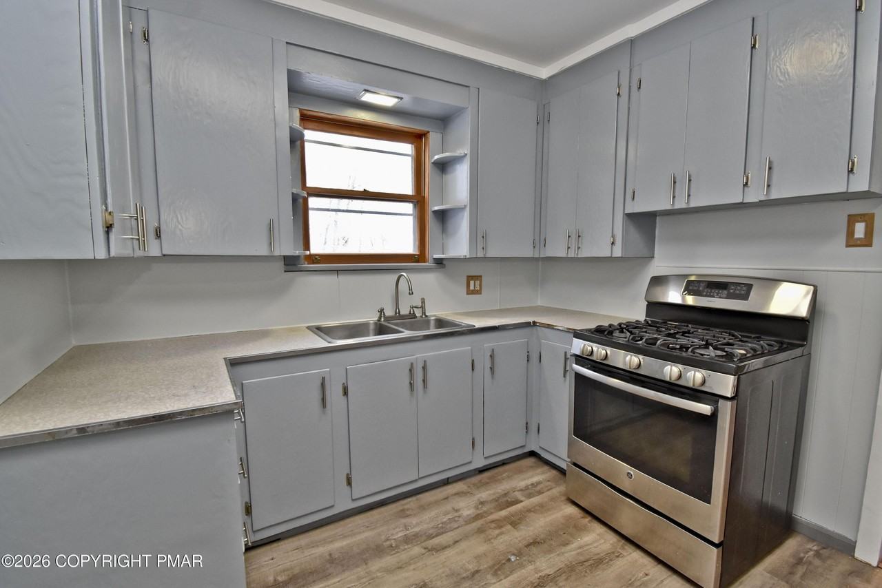 198 Grove St - Photo 7 of 26