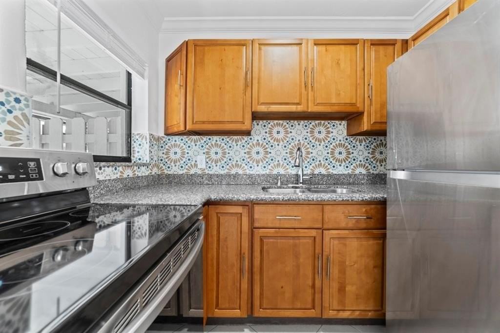 814 Ne 14th Pl #2 - Photo 5 of 15