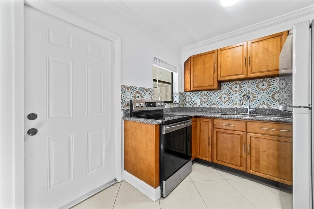 814 Ne 14th Pl #2 - Photo 6 of 15