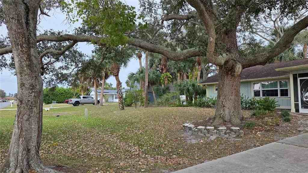 426 Tulip Dr - Photo 2 of 28