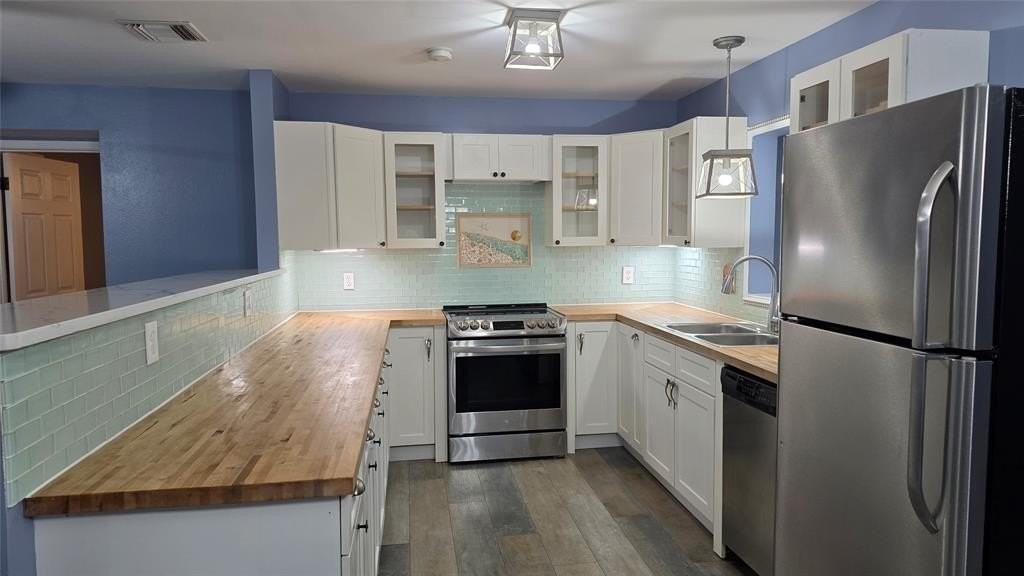 426 Tulip Dr - Photo 4 of 28