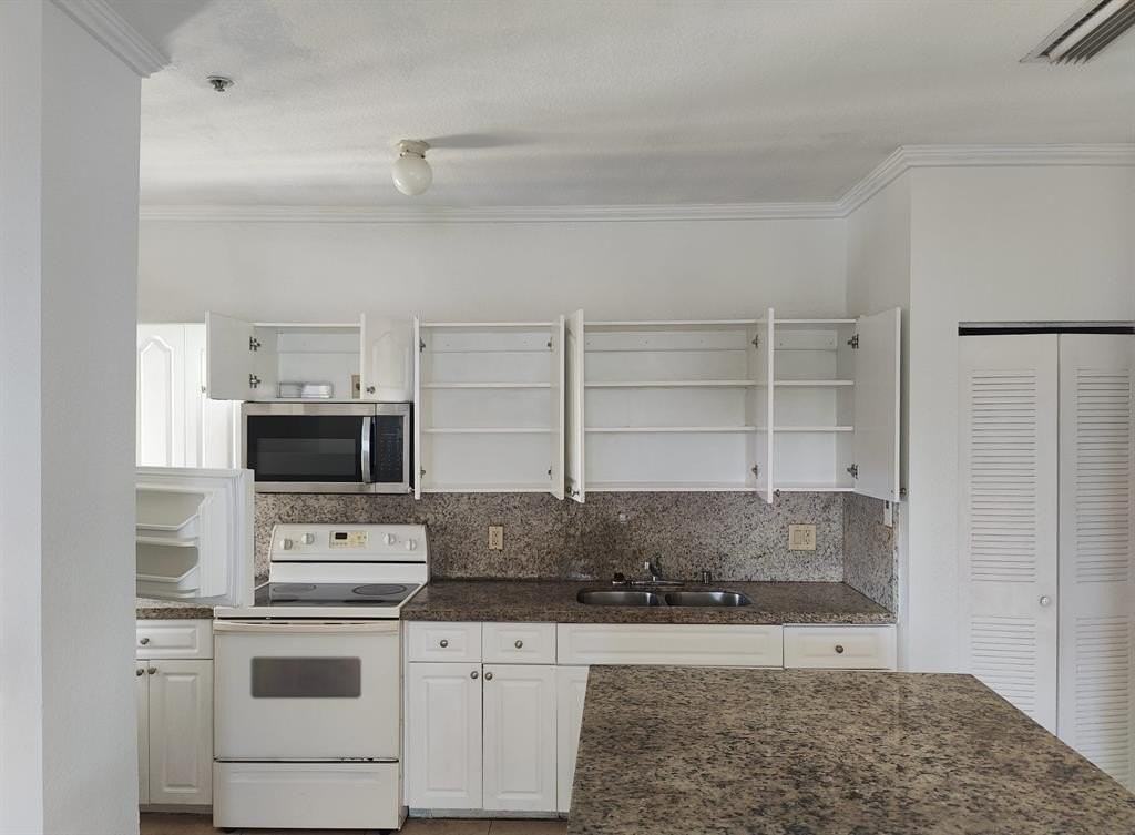 629 Sw 2nd St - Photo 2 of 14