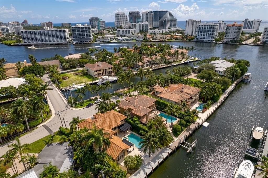 2626 Barcelona Dr - Photo 7 of 50