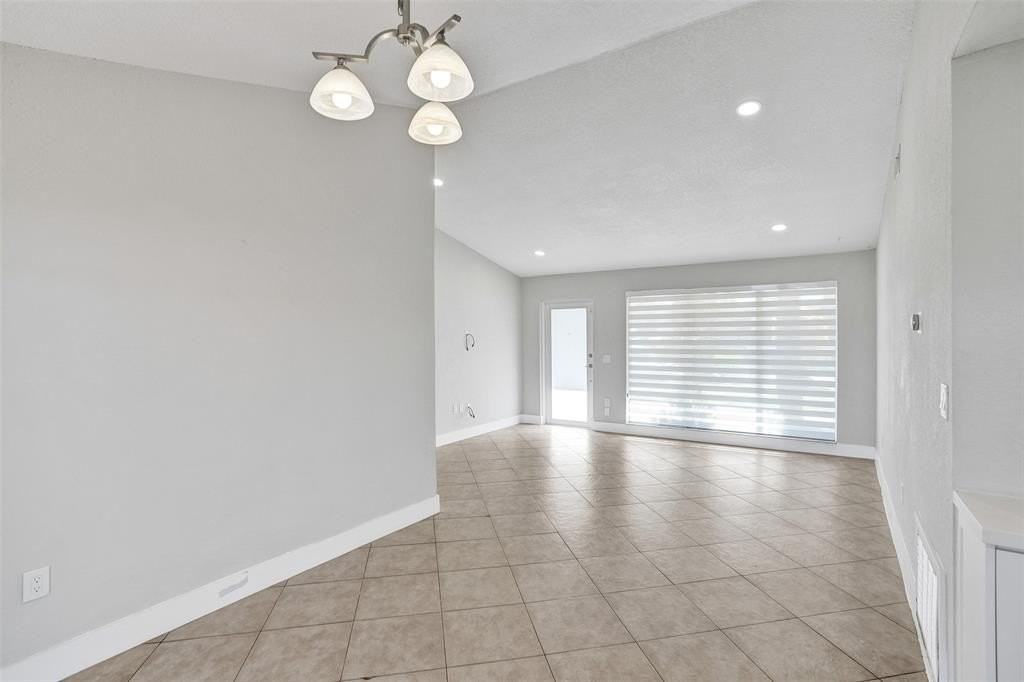 9431 Nw 10th St - Photo 4 of 49