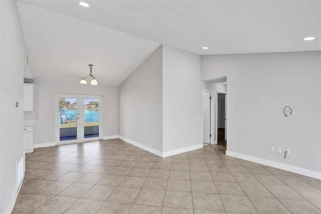 9431 Nw 10th St - Photo 6 of 49