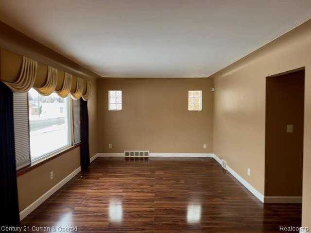 14921 Tireman Ave - Photo 6 of 26