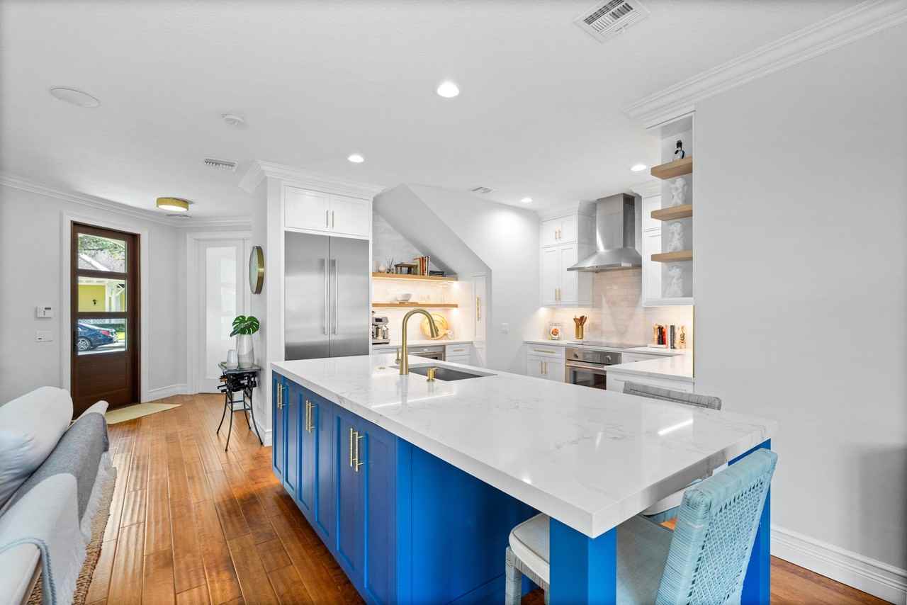 1817 Dakota Dr - Photo 6 of 33