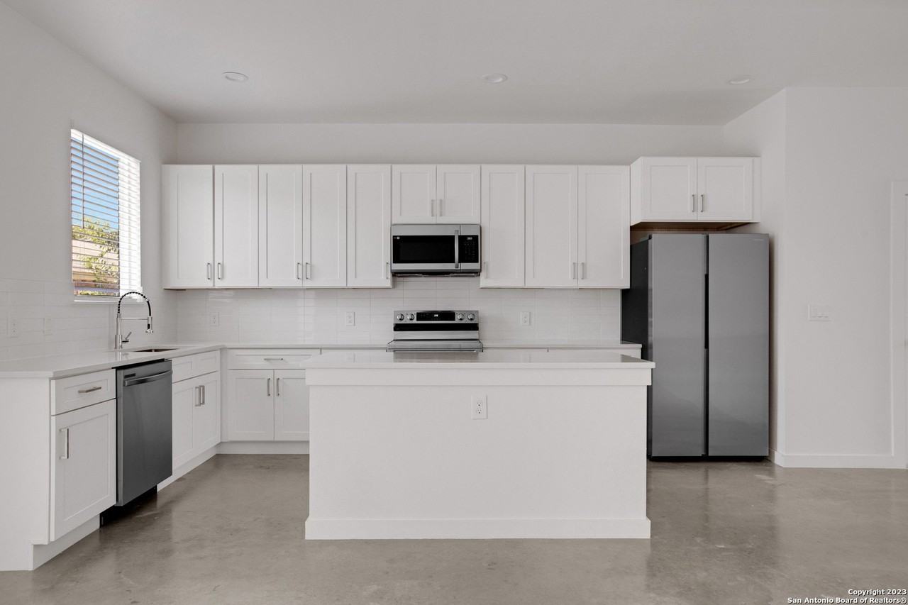 935 Piedmont Ave - Photo 5 of 24