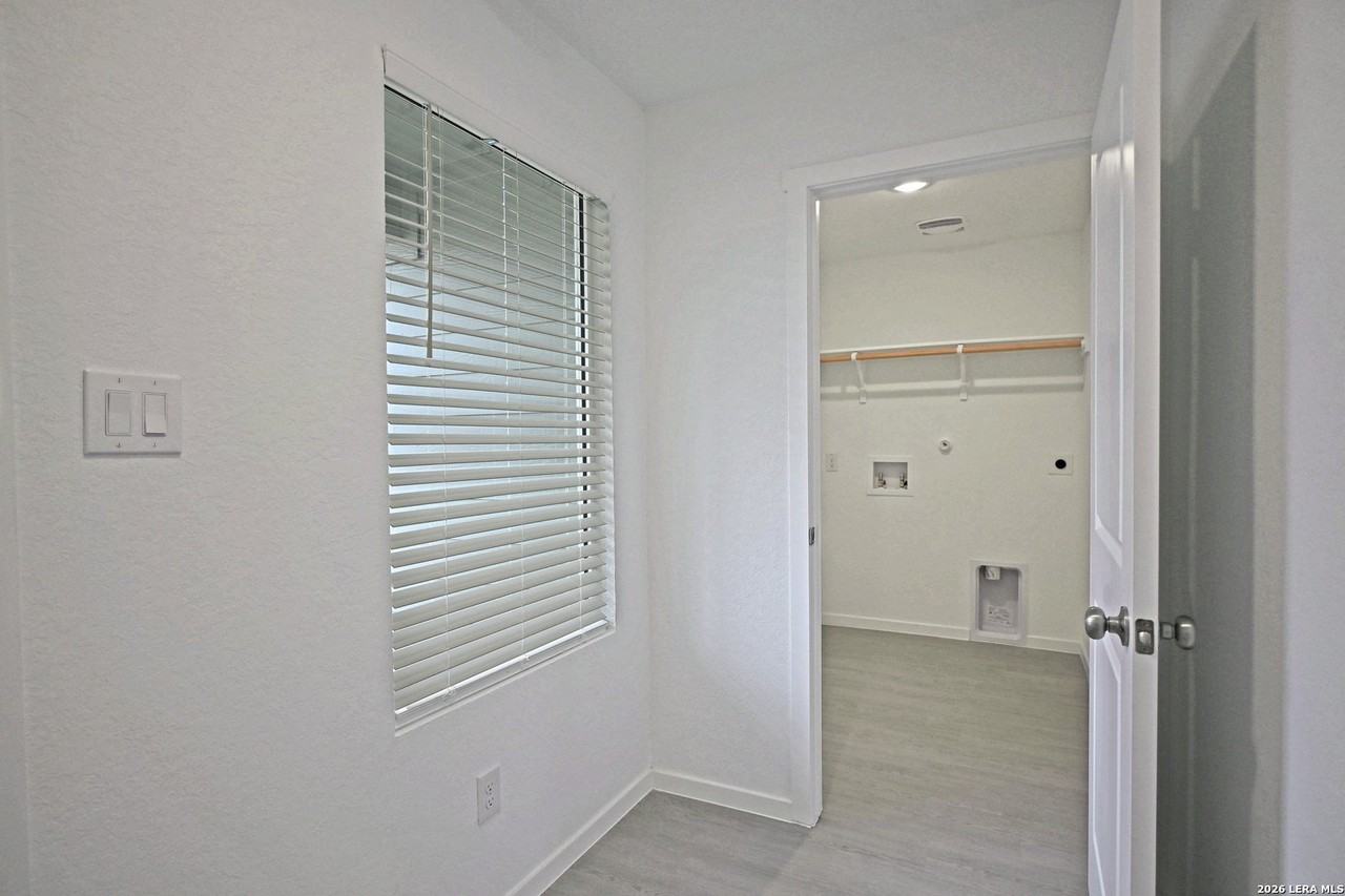 2412 Shady Grv - Photo 3 of 25