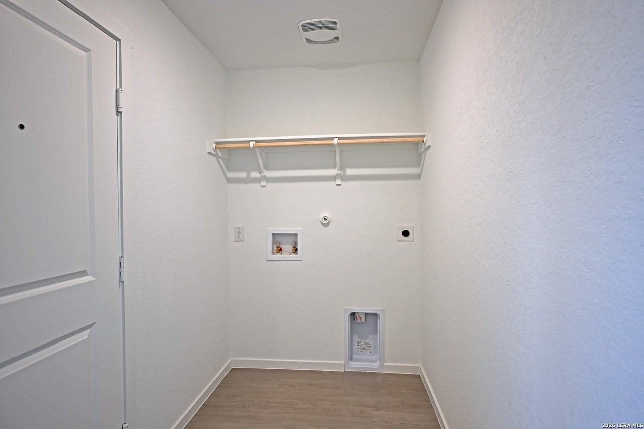 2412 Shady Grv - Photo 4 of 25