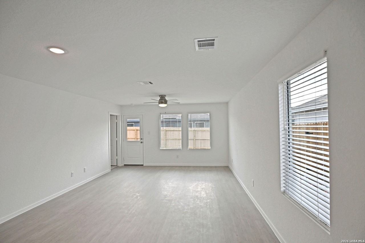 2412 Shady Grv - Photo 7 of 25