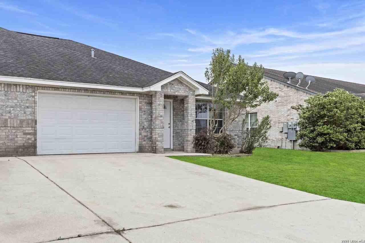 3045 Pine Valley Dr - Photo 2 of 33