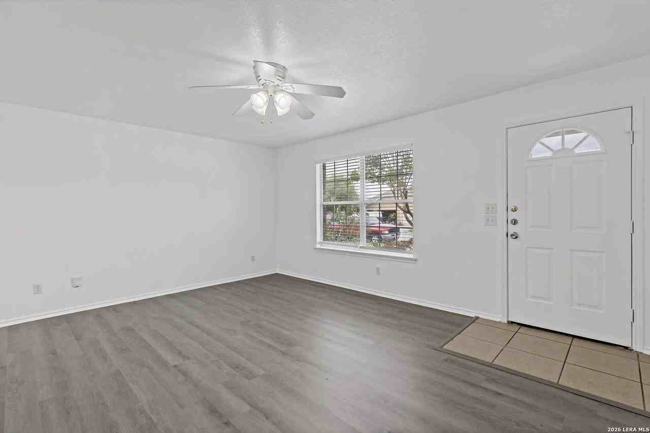 3045 Pine Valley Dr - Photo 7 of 33