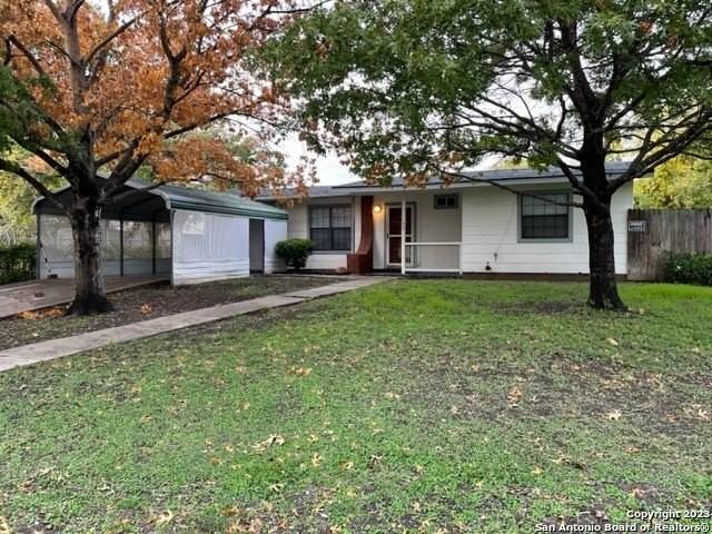 135 Newport Dr - Photo 2 of 18